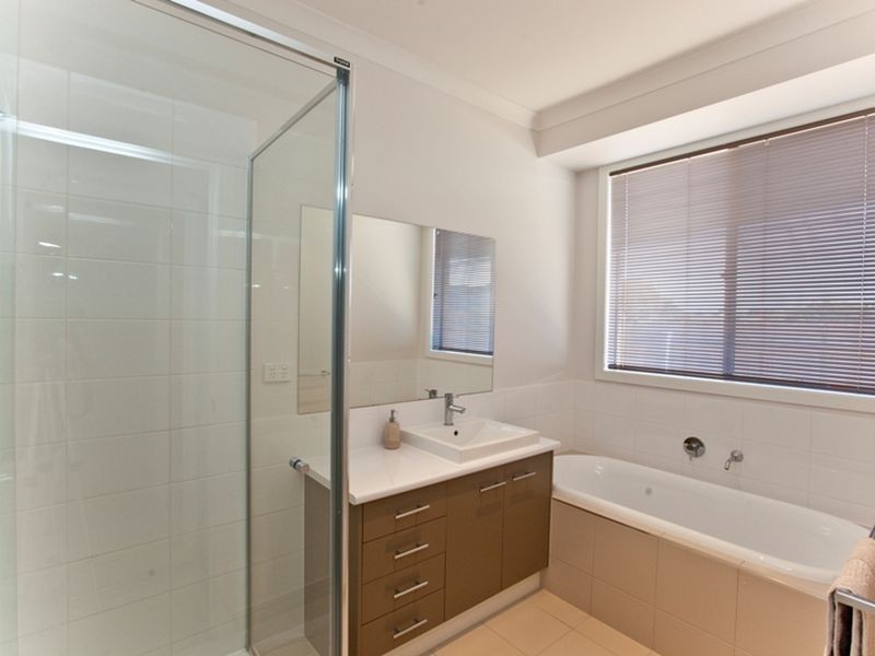 18 Surrey Place, Inverloch VIC 3996