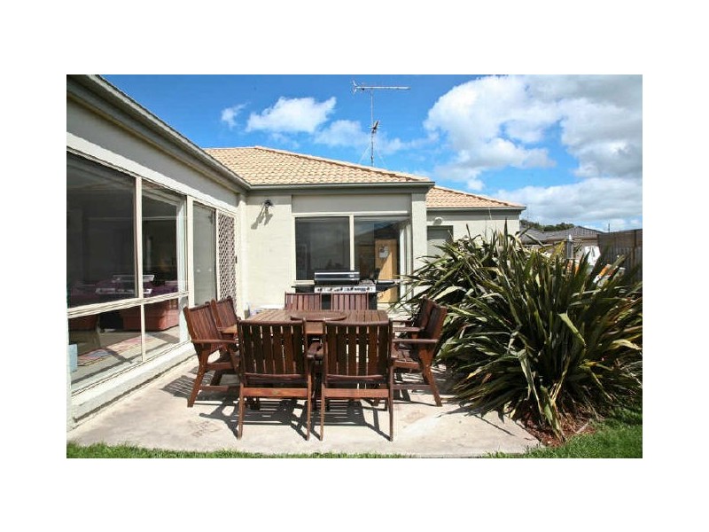 6 Stanley Court, Inverloch VIC 3996