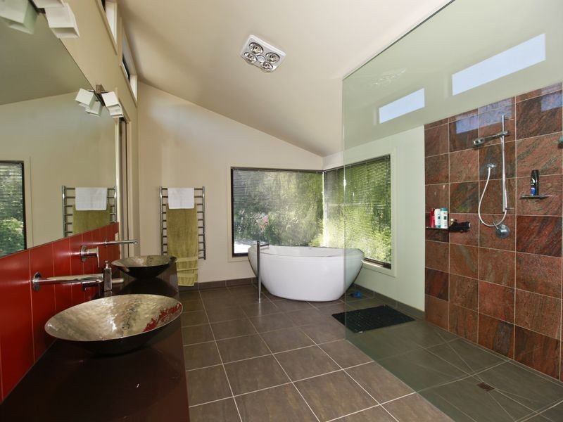 11 Beach Avenue, Inverloch VIC 3996