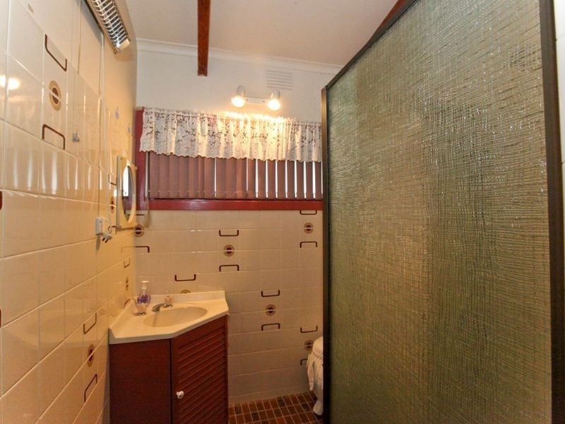25 Gordon Avenue, Inverloch VIC 3996