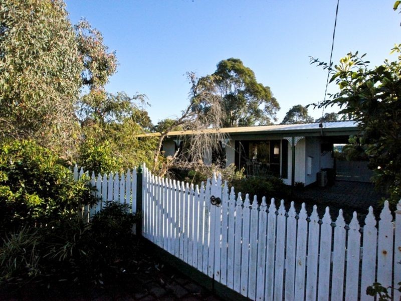 25 Gordon Avenue, Inverloch VIC 3996