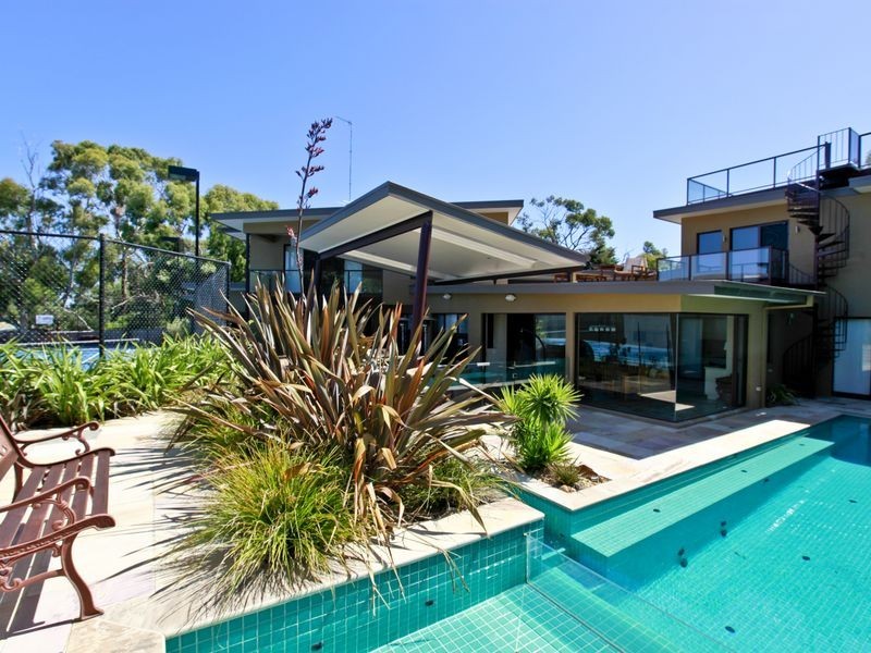 11 Beach Avenue East, Inverloch VIC 3996