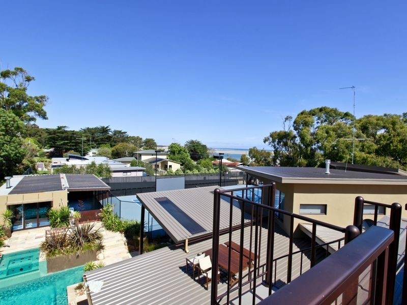 11 Beach Avenue East, Inverloch VIC 3996