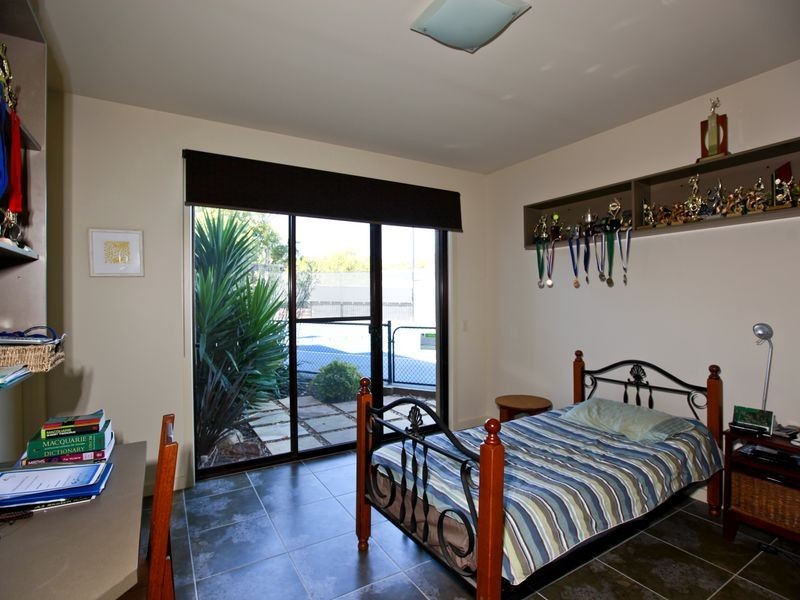 11 Beach Avenue East, Inverloch VIC 3996