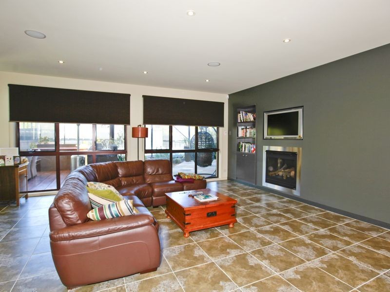11 Beach Avenue East, Inverloch VIC 3996