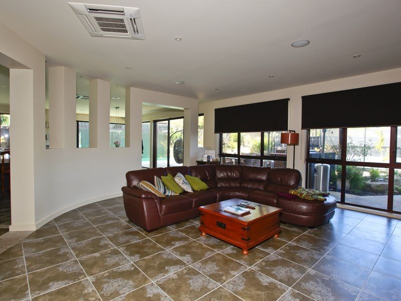 11 Beach Avenue East, Inverloch VIC 3996