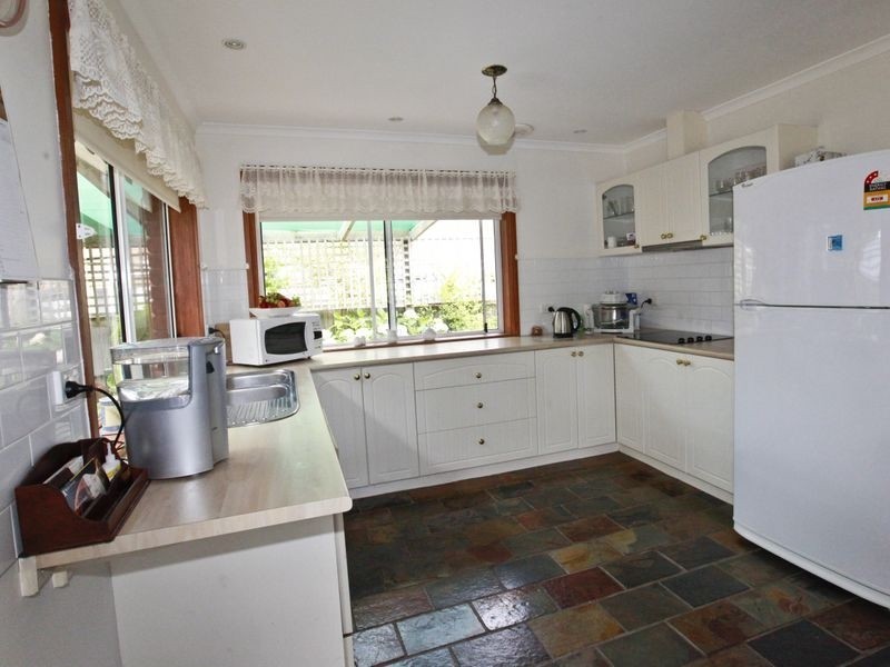 16B Sandymount Ave, Inverloch VIC 3996