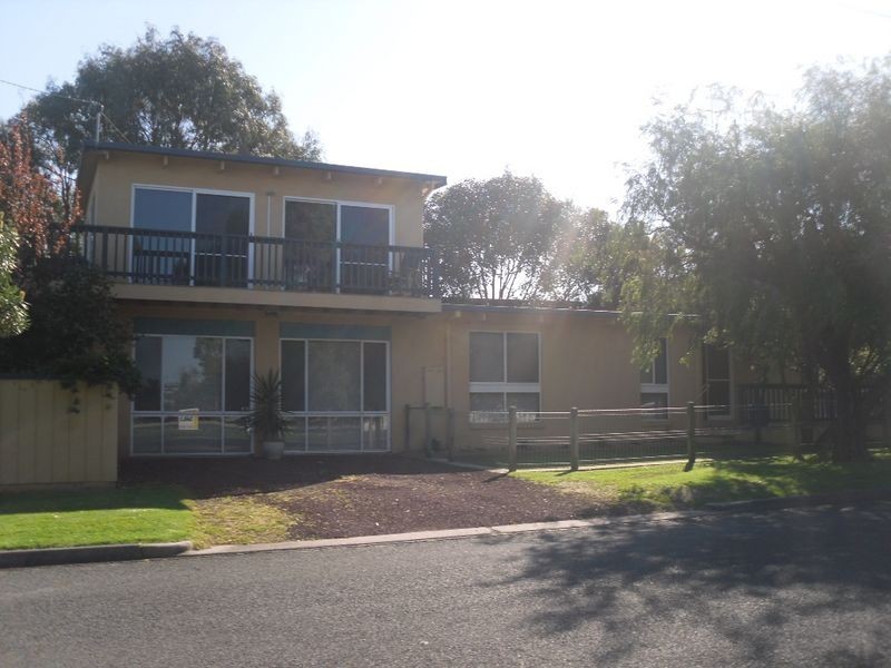 82 Bayview Avenue, Inverloch VIC 3996