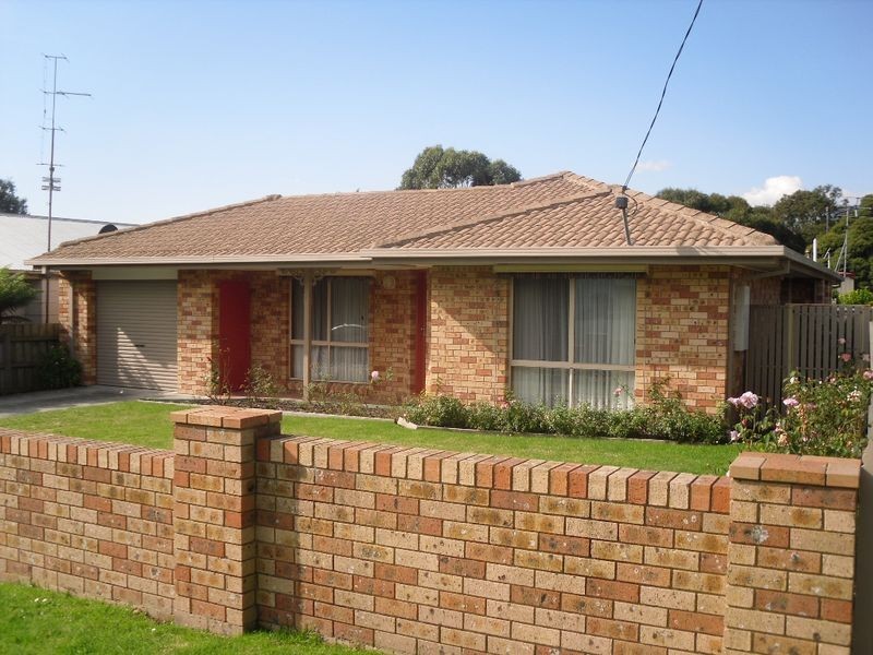 52 Sandymount Avenue, Inverloch VIC 3996