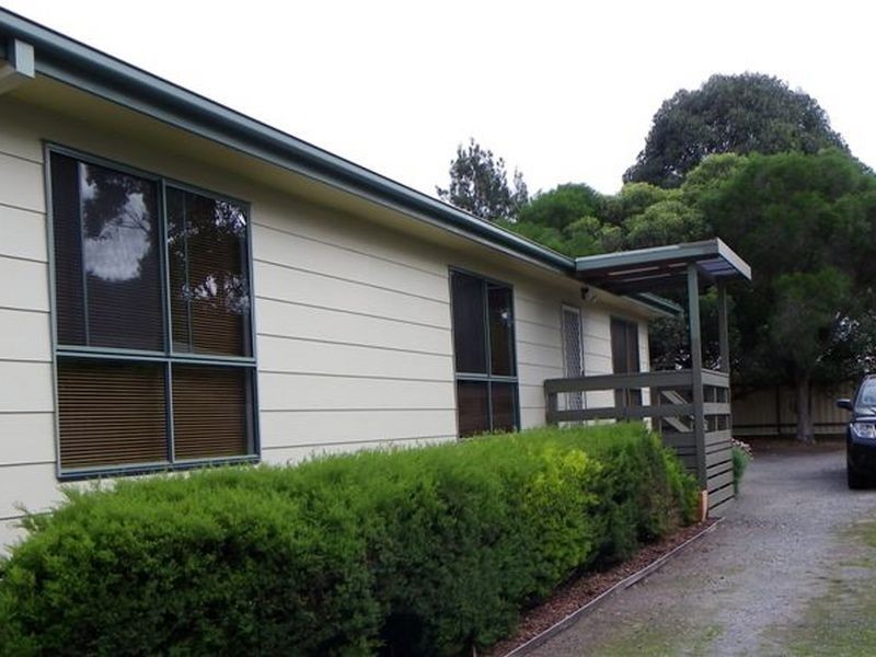 10 Ullathornes Road, Inverloch VIC 3996