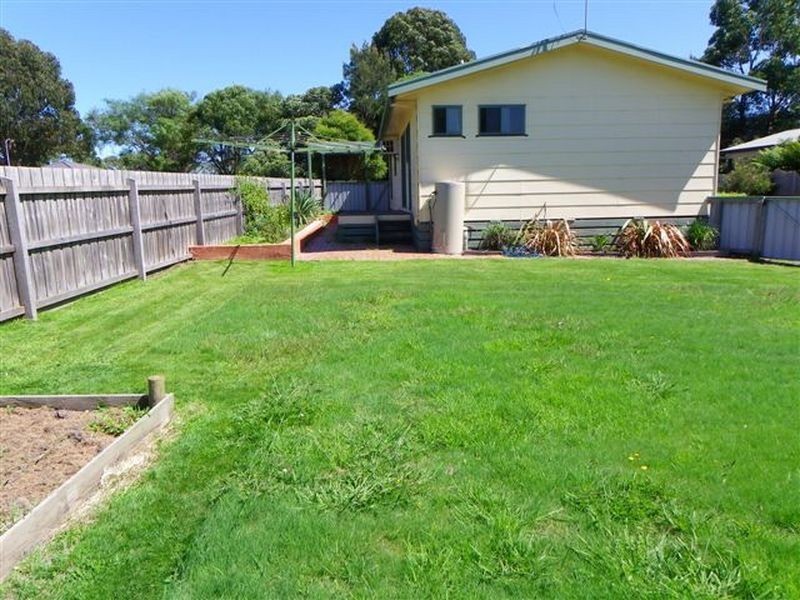 10 Ullathornes Road, Inverloch VIC 3996