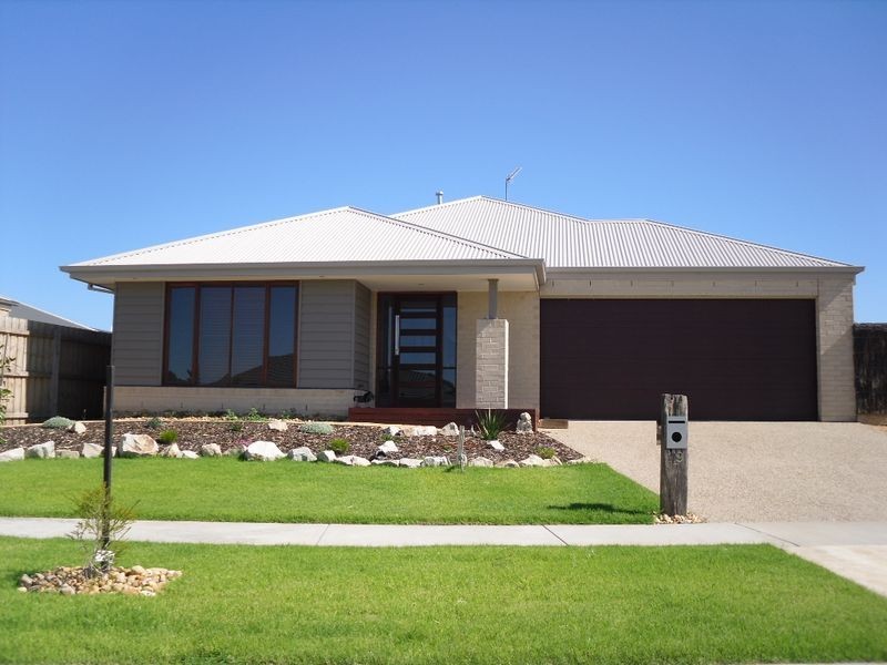 19 Surrey Place, Inverloch VIC 3996