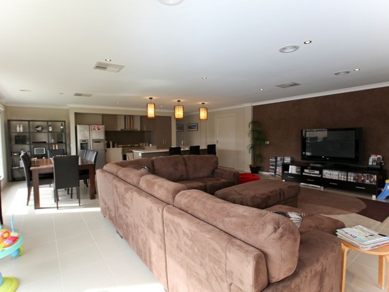 19 Surrey Place, Inverloch VIC 3996