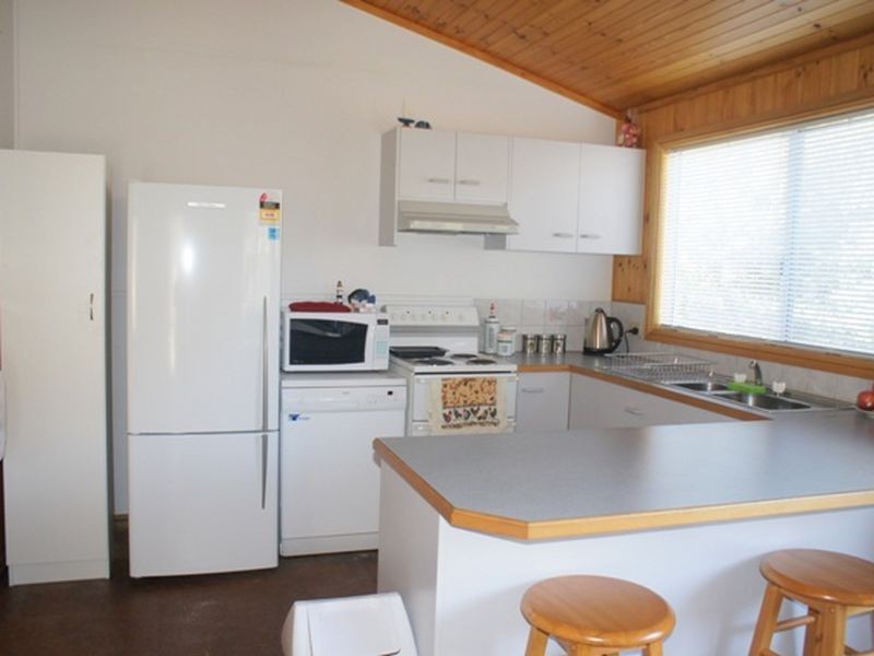 16 Leicester Square, Inverloch VIC 3996