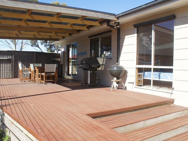 16 Leicester Square, Inverloch VIC 3996