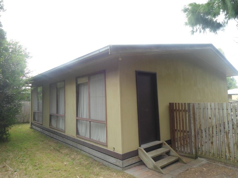 7 Wilson Avenue, Inverloch VIC 3996