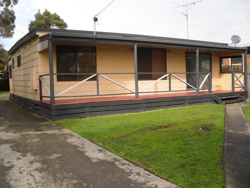 15 Wonthaggi Road, Inverloch VIC 3996