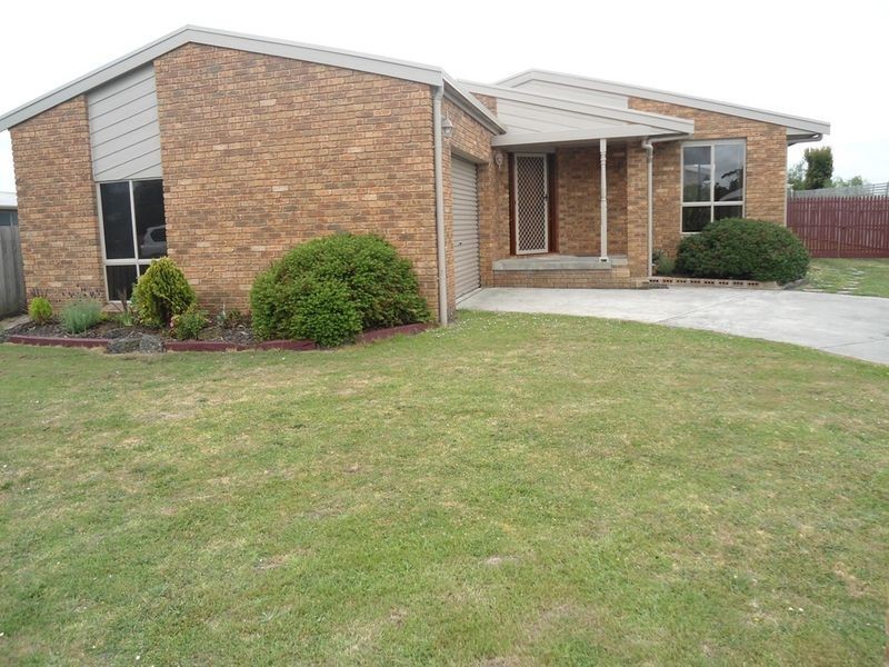 17 Youll Grove, Inverloch VIC 3996