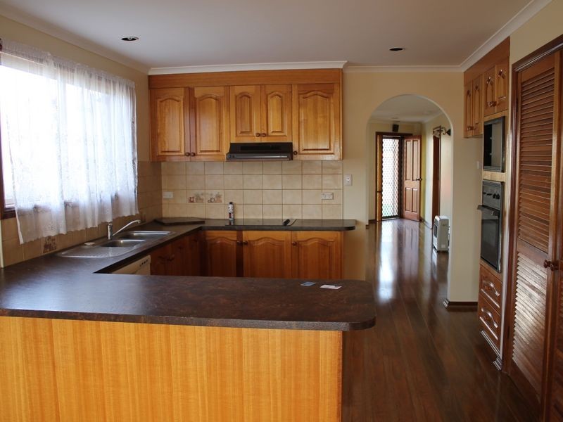 17 Youll Grove, Inverloch VIC 3996
