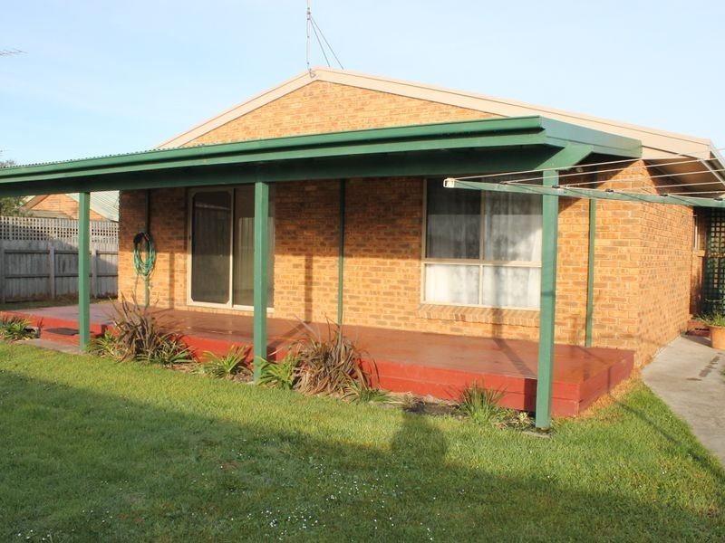 17 Youll Grove, Inverloch VIC 3996