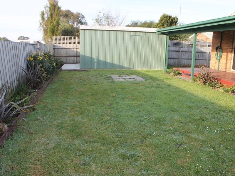 17 Youll Grove, Inverloch VIC 3996