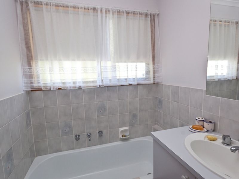 12 Bruce St, Inverloch VIC 3996