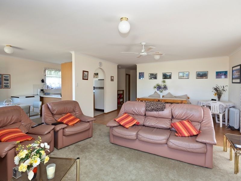 12 Bruce St, Inverloch VIC 3996