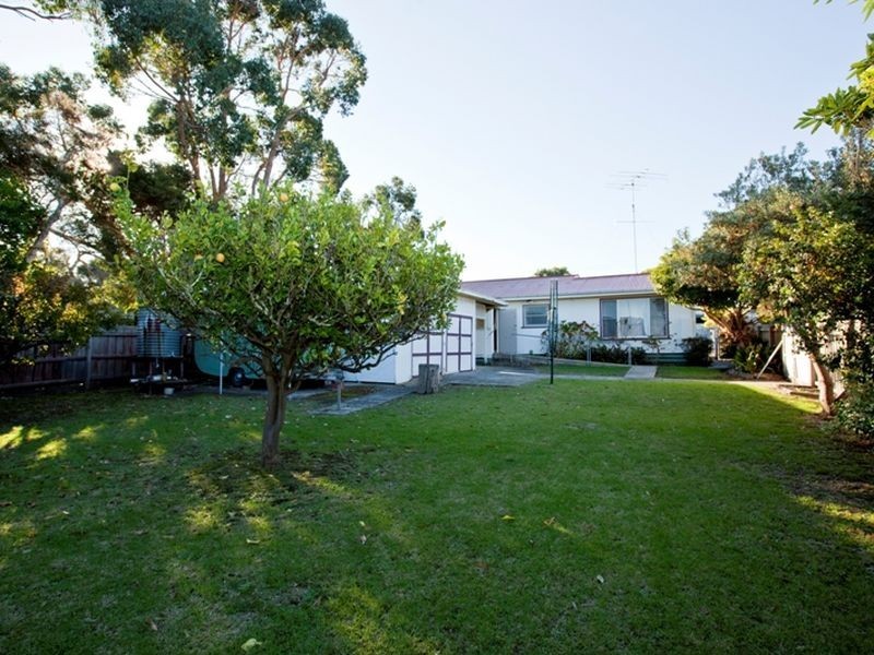 8 Bruce Street, Inverloch VIC 3996