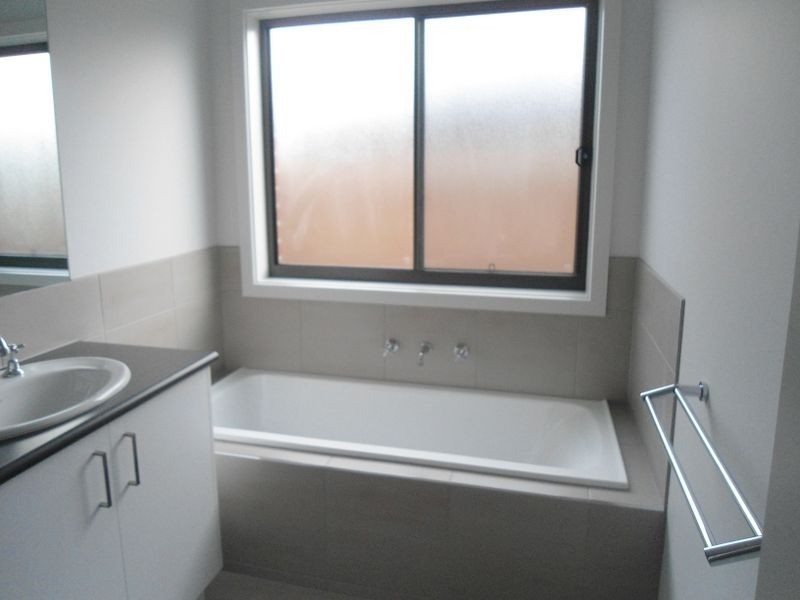 16 Lavender Place, Inverloch VIC 3996