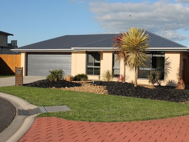 13 Dalmont Bay Court, Inverloch VIC 3996