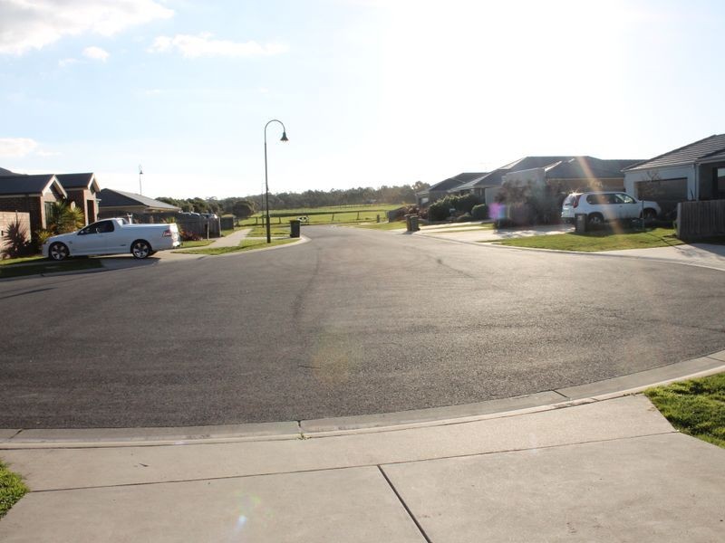 13 Dalmont Bay Court, Inverloch VIC 3996