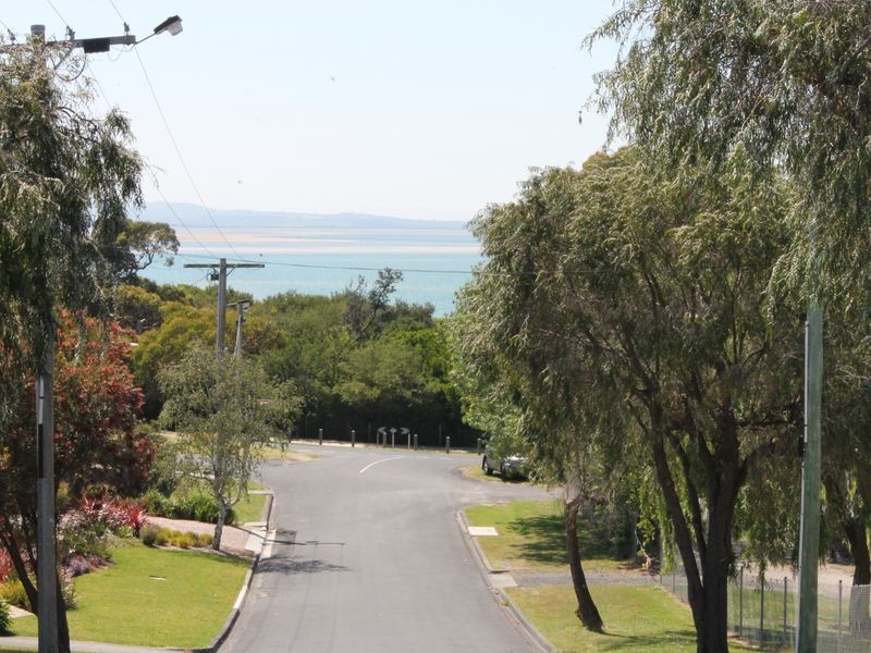 10 Hillside Ave, Inverloch VIC 3996