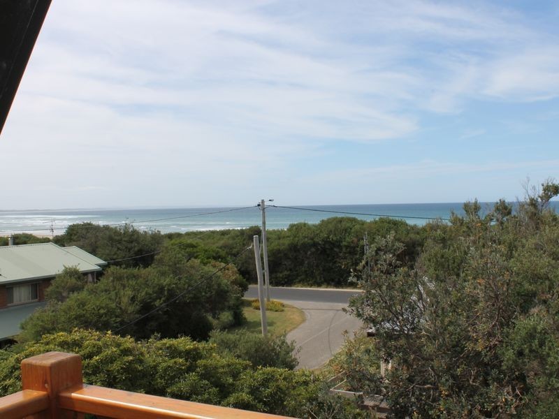 128 Lohr Ave, Inverloch VIC 3996