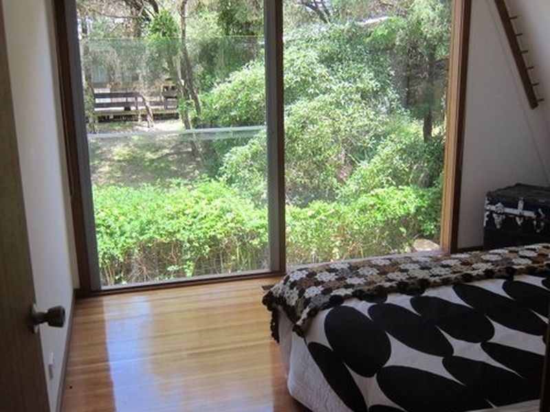 128 Lohr Ave, Inverloch VIC 3996