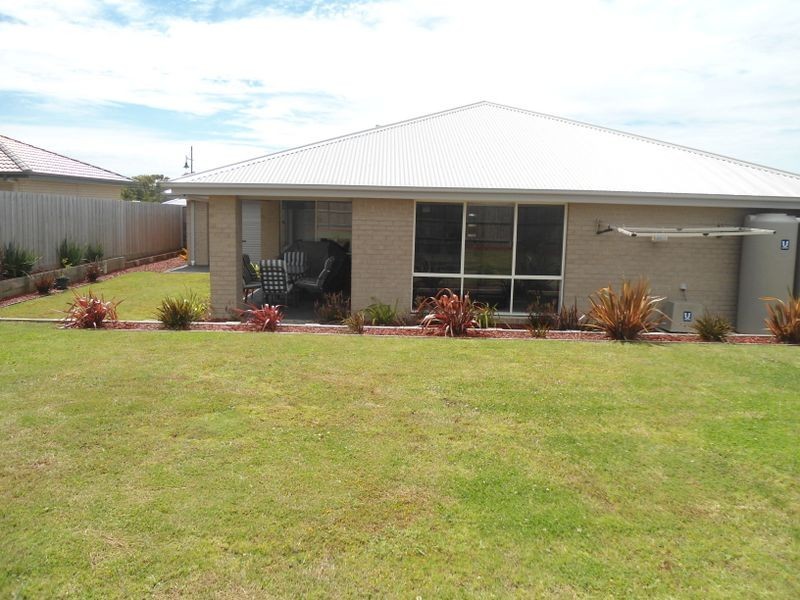 17 Oceanic Drive, Inverloch VIC 3996