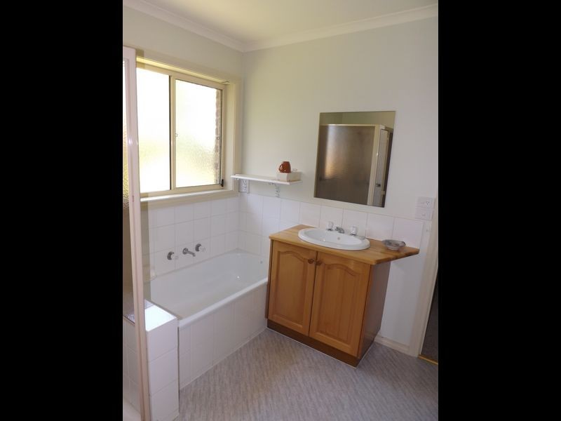 2 The Crescent, Inverloch VIC 3996
