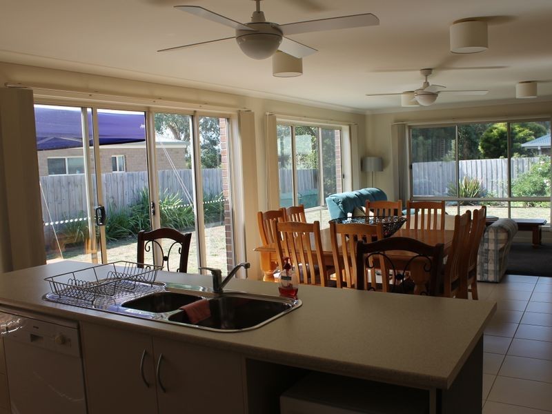8 Messmate Terrace, Inverloch VIC 3996