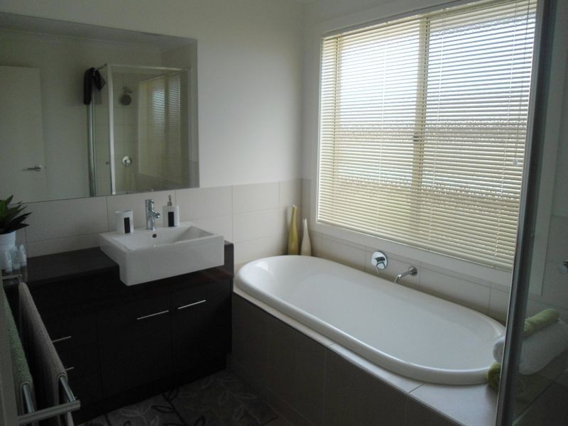 17 Oceanic Drive, Inverloch VIC 3996