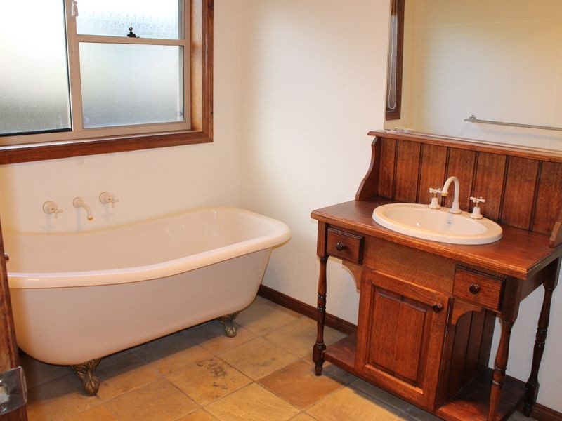 101 Bayview Ave, Inverloch VIC 3996