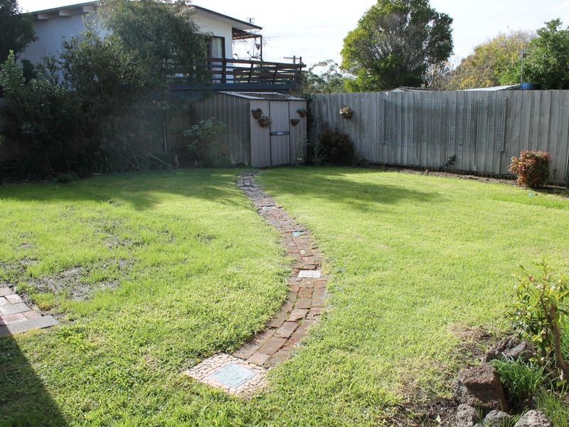 101 Bayview Ave, Inverloch VIC 3996