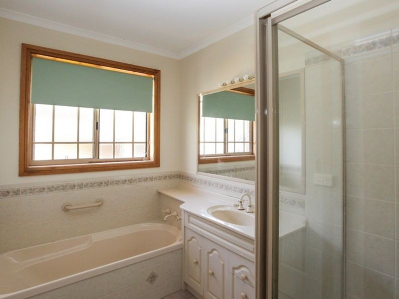 4 Dixon Street, Inverloch VIC 3996