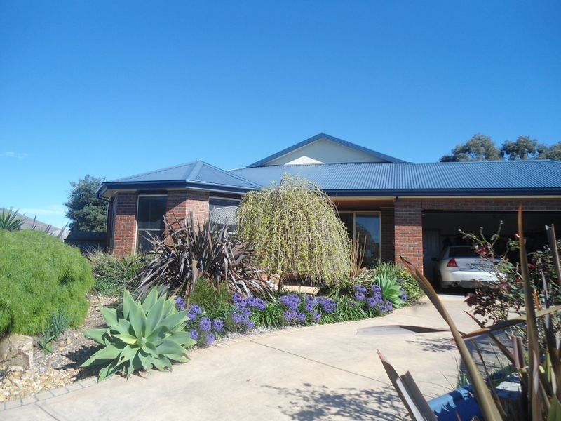 14 Melaleuca Mews, Inverloch VIC 3996