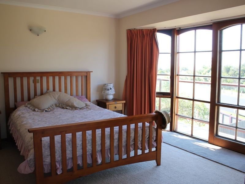 71 The Esplanade, Inverloch VIC 3996