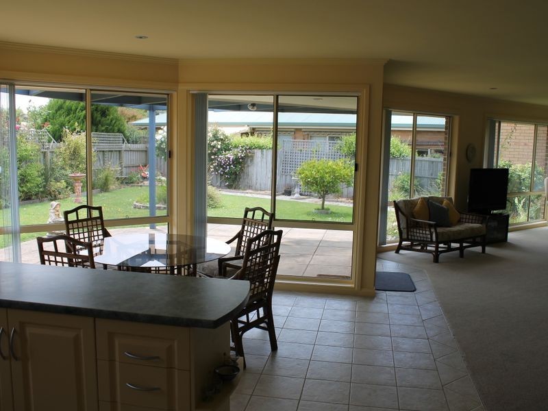 8 Woodland Heath Drive, Inverloch VIC 3996