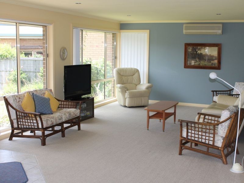 8 Woodland Heath Drive, Inverloch VIC 3996