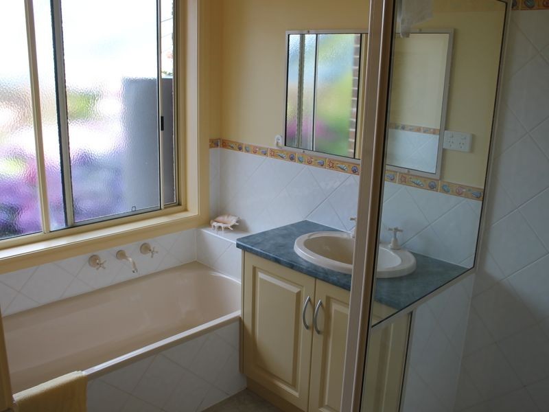 8 Woodland Heath Drive, Inverloch VIC 3996