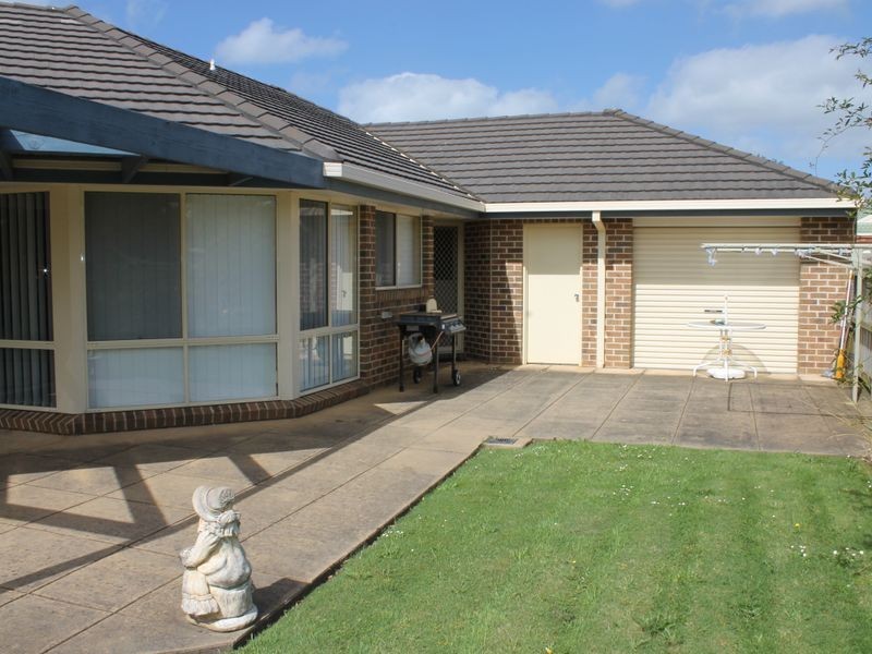 8 Woodland Heath Drive, Inverloch VIC 3996