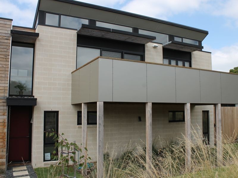 1/9 Garden Crescent, Inverloch VIC 3996