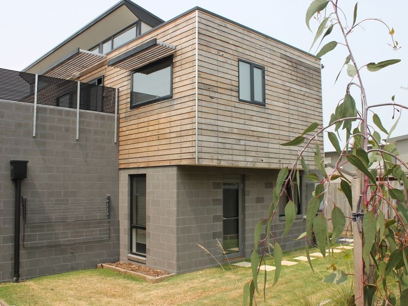 2/9 Garden Crescent, Inverloch VIC 3996