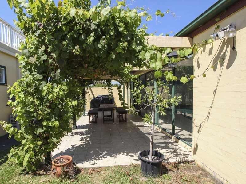 24a Bayview Avenue, Inverloch VIC 3996